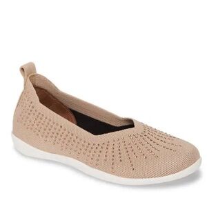 Bernie Mev. NEW SZ 40 Flats